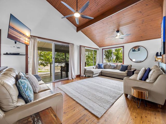 5 bedroom House Alexandra Headland 2 large
