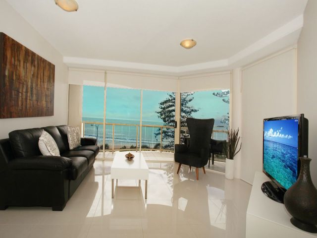 2 bedroom Unit Mooloolaba 1 large
