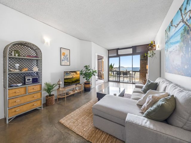 2 bedroom Unit Alexandra Headland 2 large