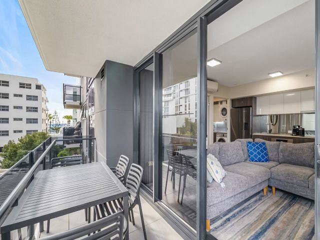 2 bedroom Unit Mooloolaba 2 large