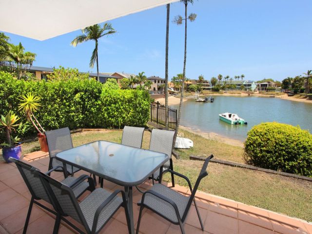 2 bedroom Unit Mooloolaba 1 large
