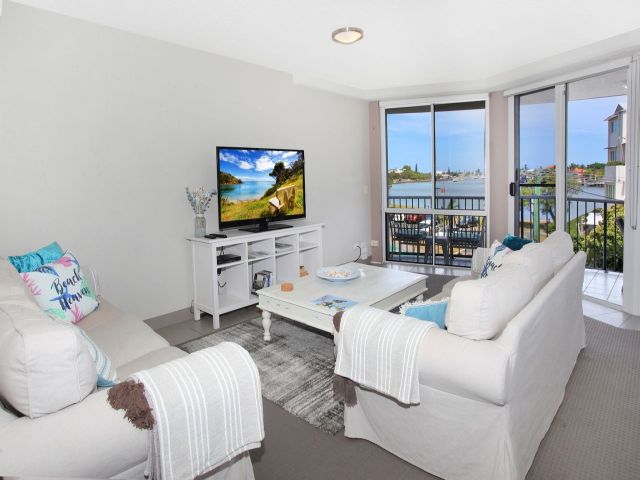 3 bedroom Unit Mooloolaba 1 large