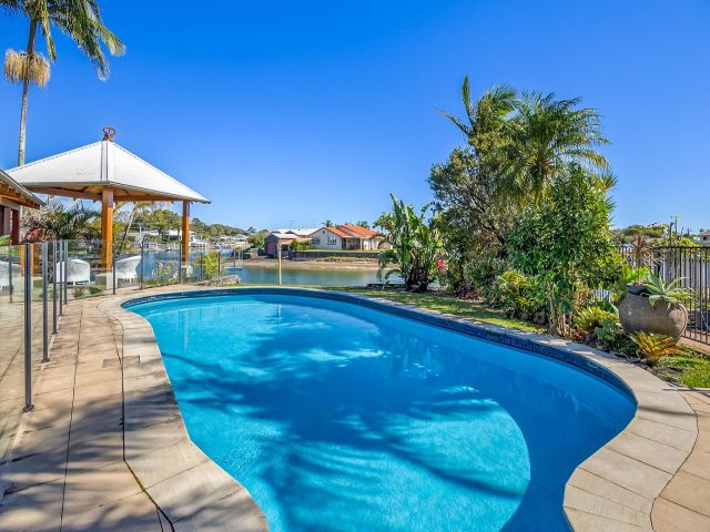 4 bedroom House Maroochydore 2 large
