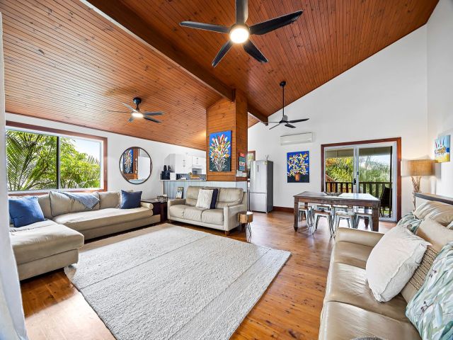5 bedroom House Alexandra Headland 1 large