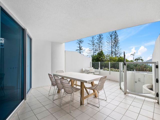 2 bedroom Unit Mooloolaba 2 large