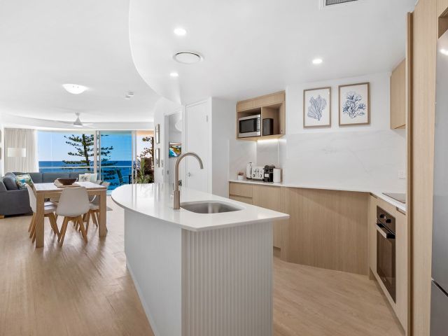 2 bedroom Unit Mooloolaba 1 large