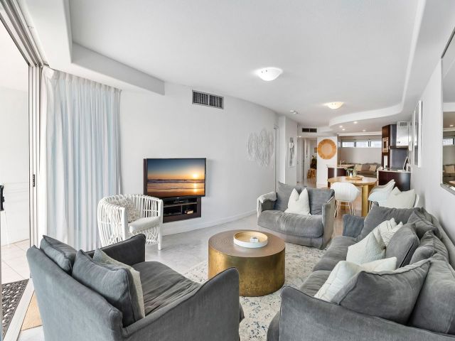 2 bedroom Unit Mooloolaba 3 large