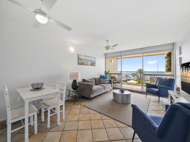 2 bedroom Unit Alexandra Headland 3 large