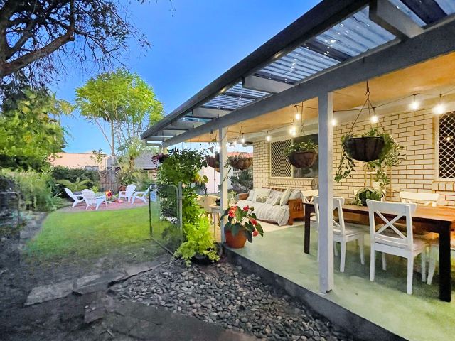 2 bedroom House Maroochydore 1 large