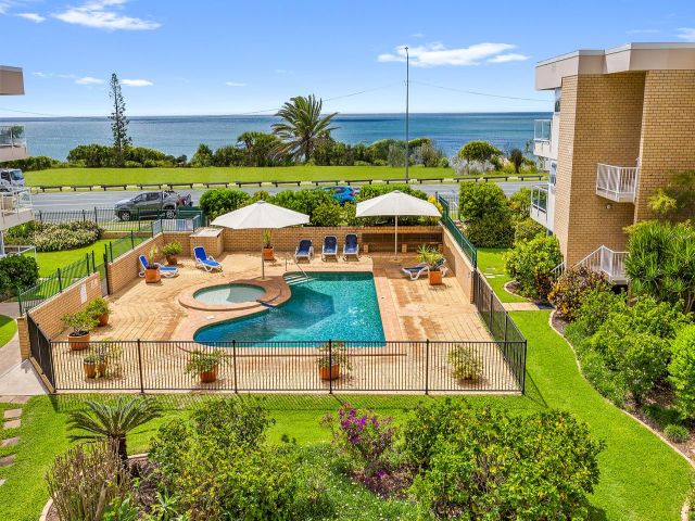 2 bedroom Unit Alexandra Headland 1 large