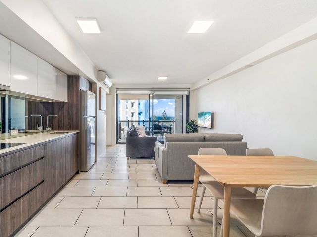 2 bedroom Unit Mooloolaba 1 large