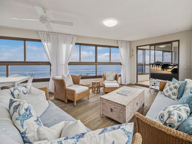 3 bedroom Unit Mooloolaba 1 large