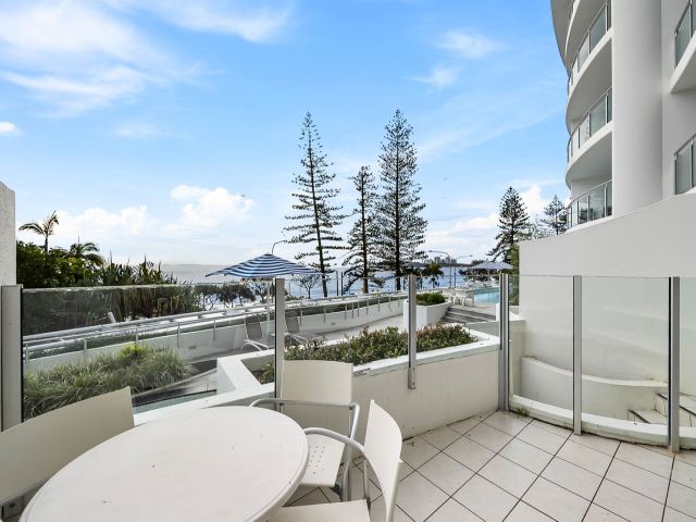 2 bedroom Unit Mooloolaba 3 large