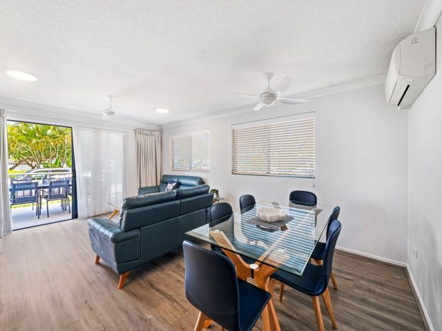 4 bedroom Unit Mooloolaba 3 large