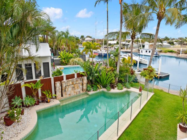 4 bedroom House Buddina 2 large