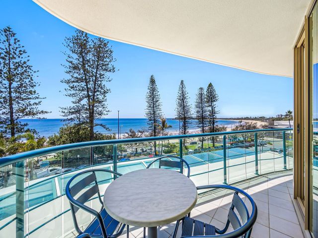 2 bedroom Unit Mooloolaba 1 large