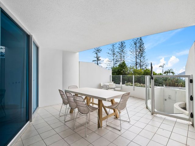 2 bedroom Unit Mooloolaba 2 large