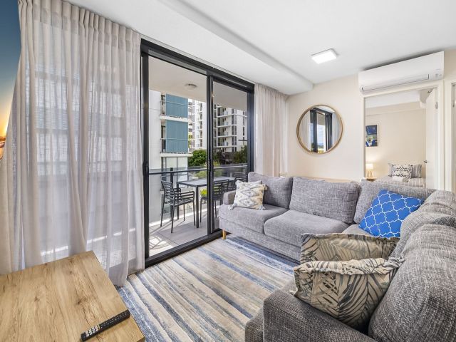 2 bedroom Unit Mooloolaba 1 large