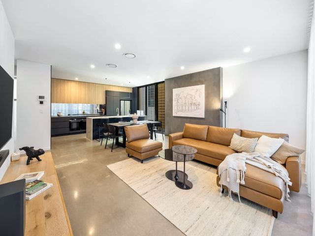 3 bedroom House Mooloolaba 2 large