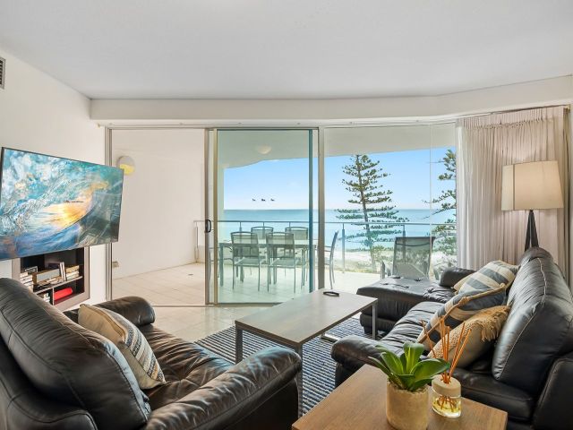 2 bedroom Unit Mooloolaba 3 large