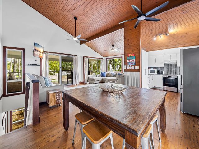 5 bedroom House Alexandra Headland 3 large