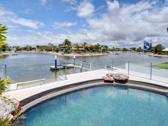 4 bedroom House Mooloolaba 2 large