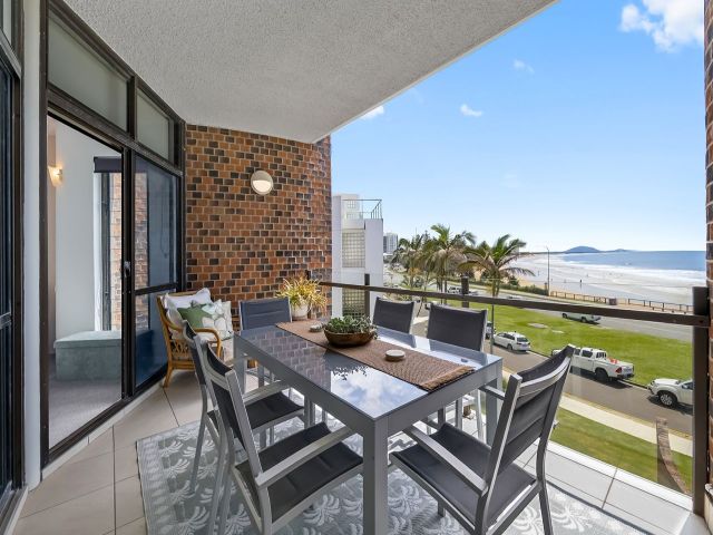 2 bedroom Unit Alexandra Headland 3 large