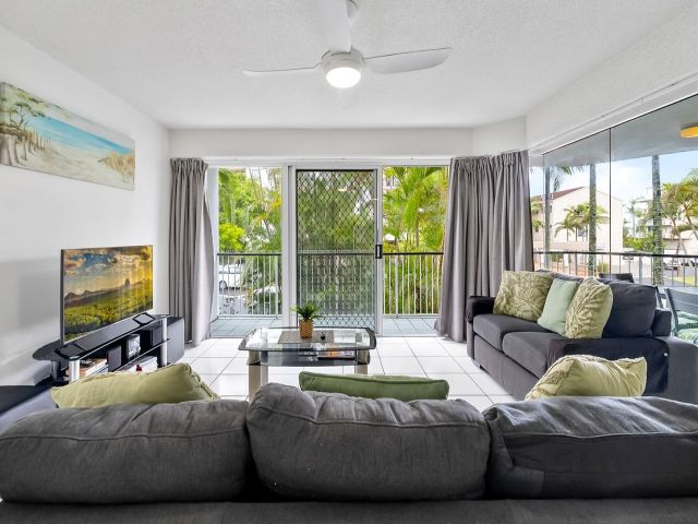 2 bedroom Unit Mooloolaba 1 large