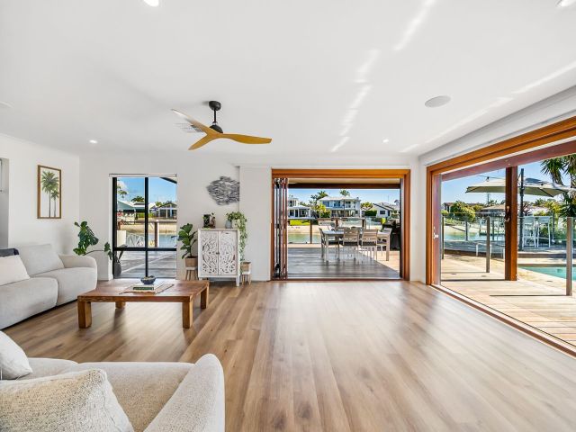 4 bedroom House Mooloolaba 2 large