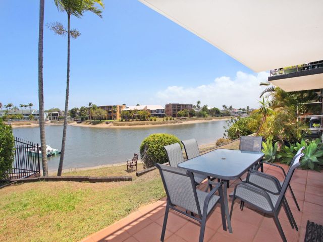 2 bedroom Unit Mooloolaba 2 large