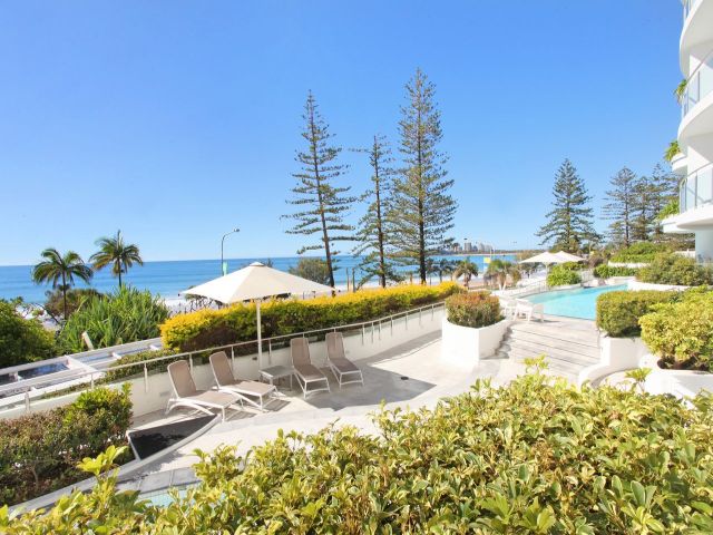 2 bedroom Unit Mooloolaba 1 large