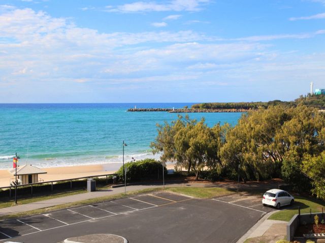 3 bedroom Unit Mooloolaba 2 large