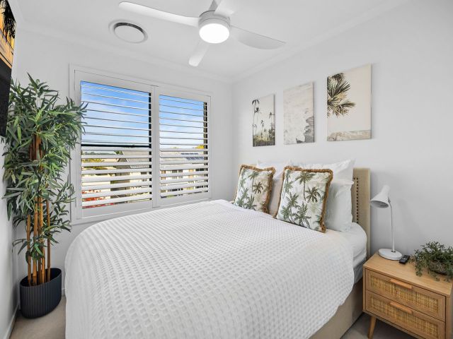 3 bedroom Unit Maroochydore 1 large
